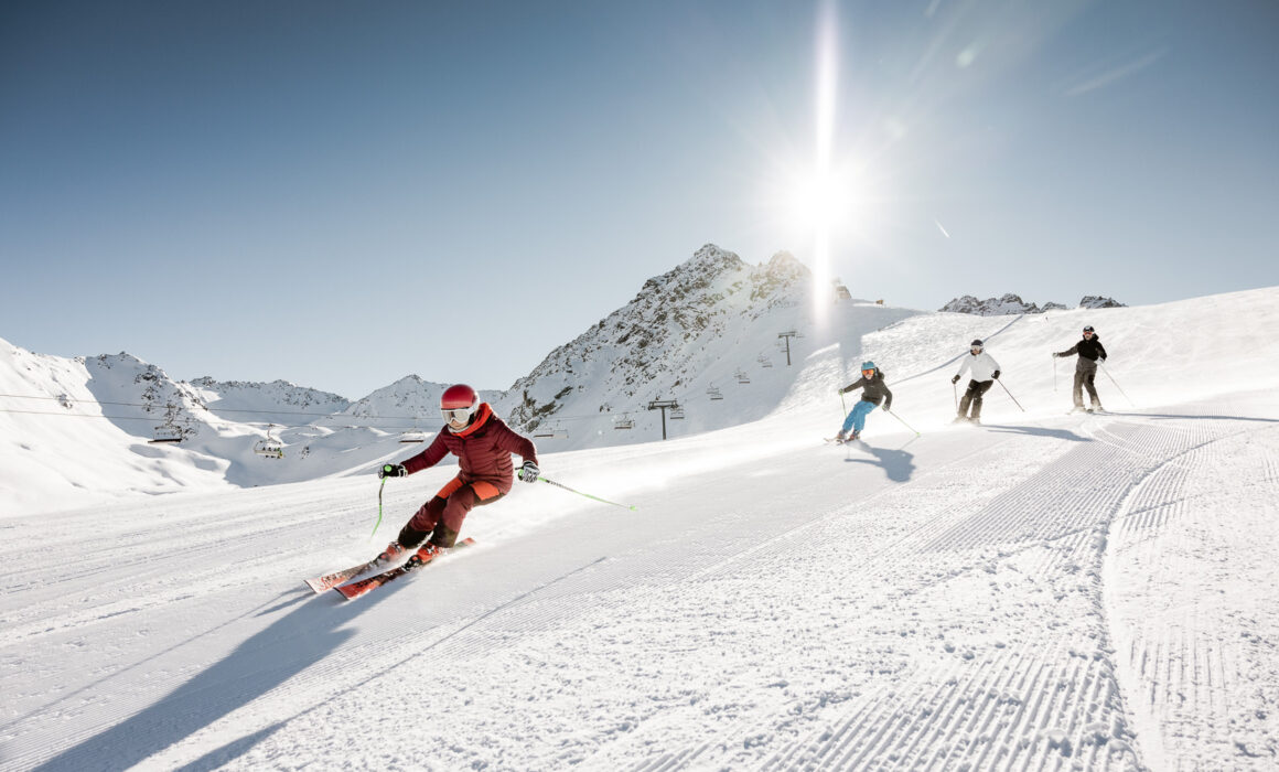 Familien Skilauf in Nauders vom Sportfotografen Rudi Wyhlidal geschossen.