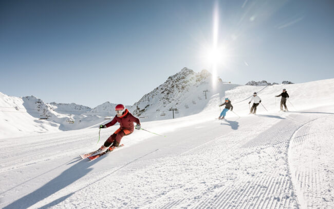 Familien Skilauf in Nauders vom Sportfotografen Rudi Wyhlidal geschossen.